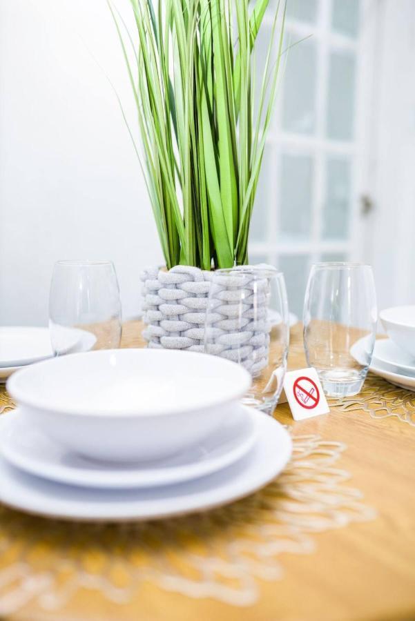 Beautiful 2 Bedroom House - Free Parking - Lt House 莱切斯特 外观 照片
