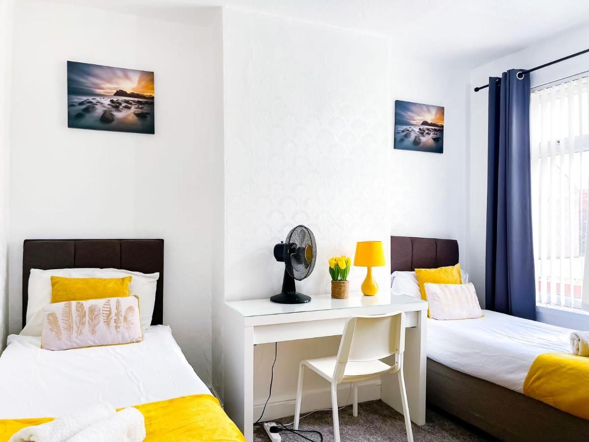 Beautiful 2 Bedroom House - Free Parking - Lt House 莱切斯特 外观 照片