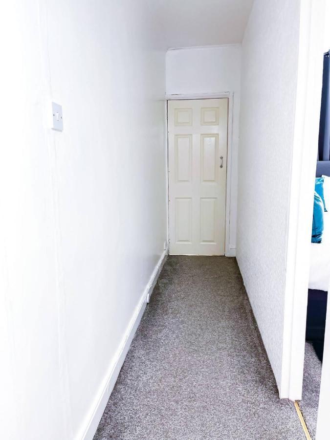 Beautiful 2 Bedroom House - Free Parking - Lt House 莱切斯特 外观 照片